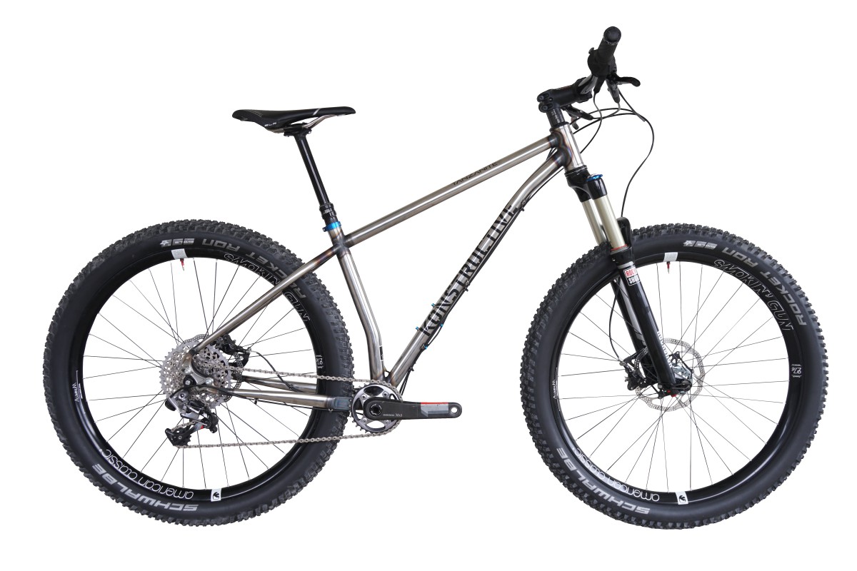 KONSTRUCTIVE Tanzanite, Large, Silber/Grau mit Shimano XT, Rock Shox Revelation, American Classic wheels, Syntace Komponenten